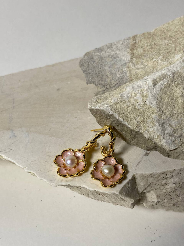 Flower pearly earrings - White Store Armenia