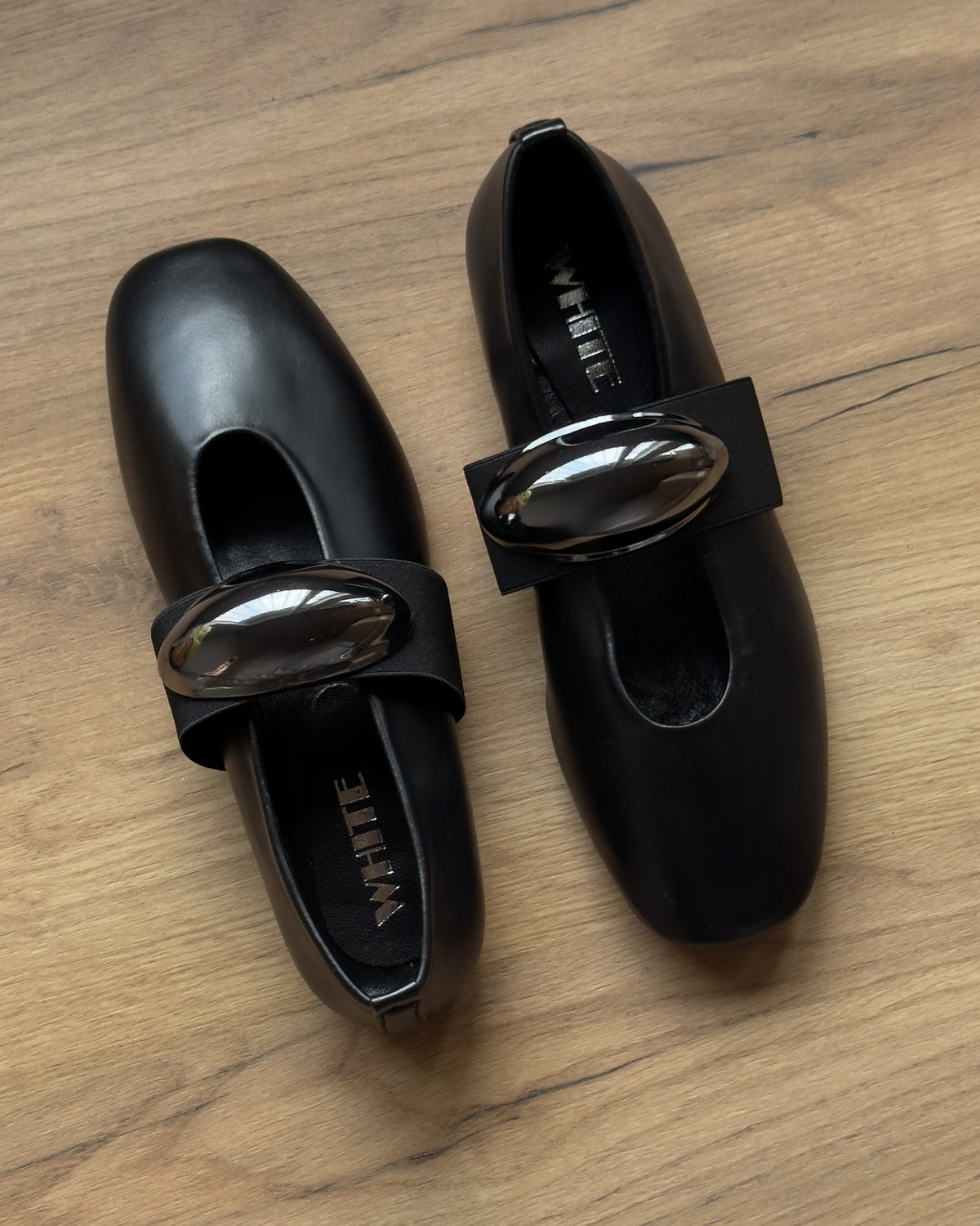 Oval Buckle Leather Ballet Flats