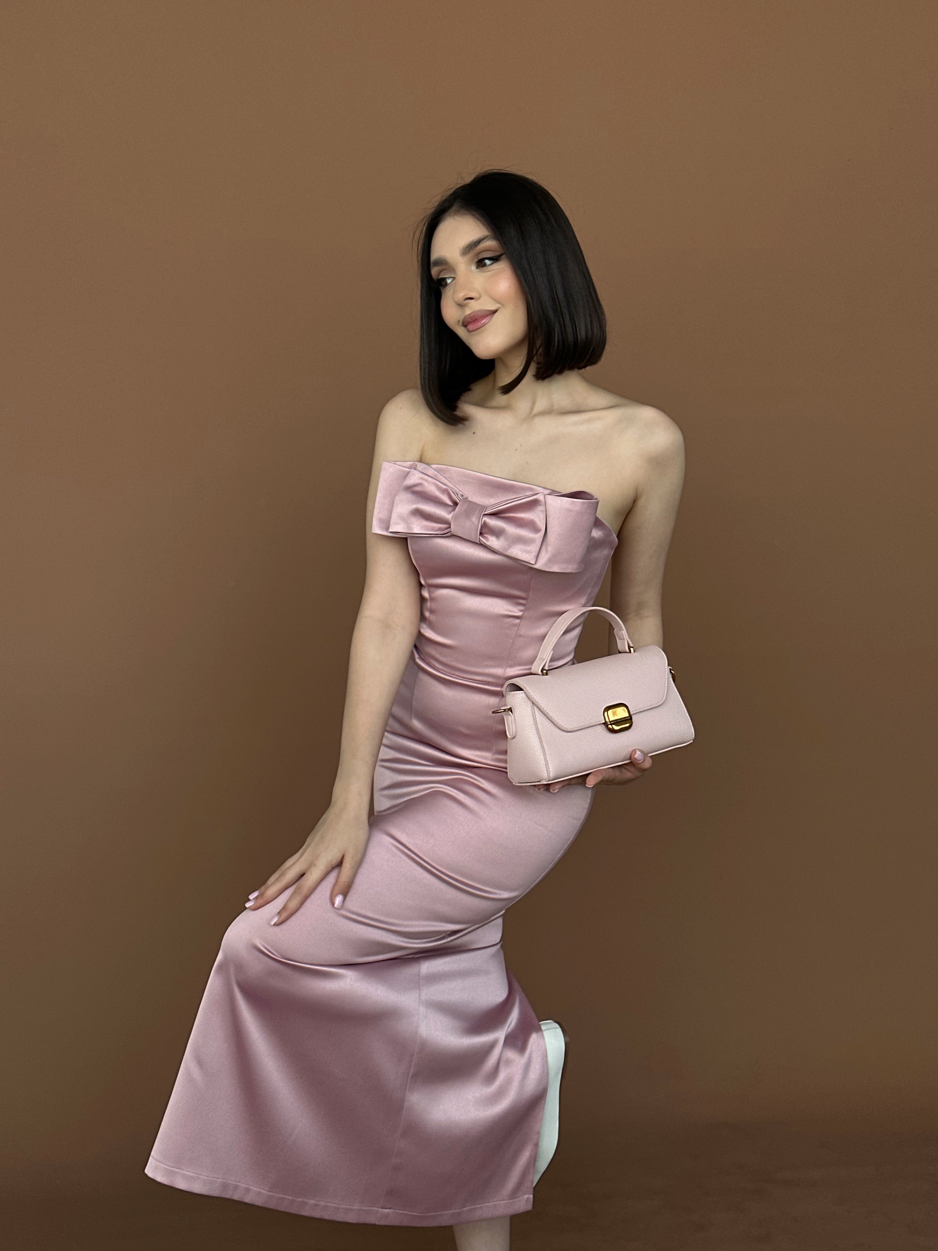 Жалаңаш жетілген ханым