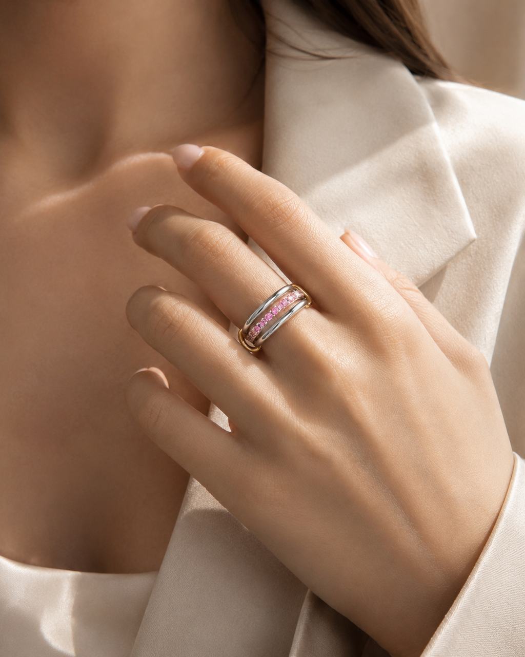 Двухцветное кольцо с кристаллами