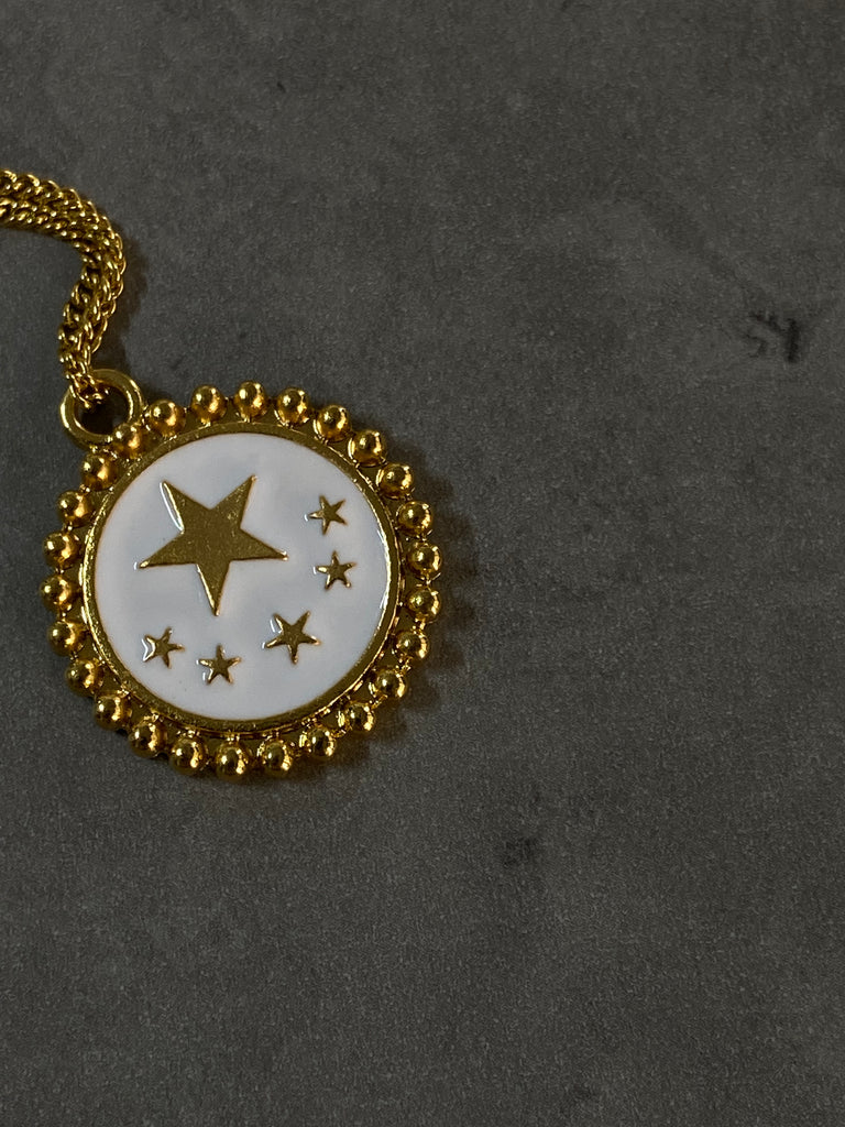 Star round necklace