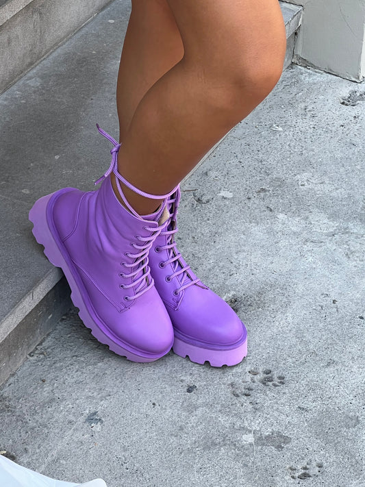 Lace-up leather boots