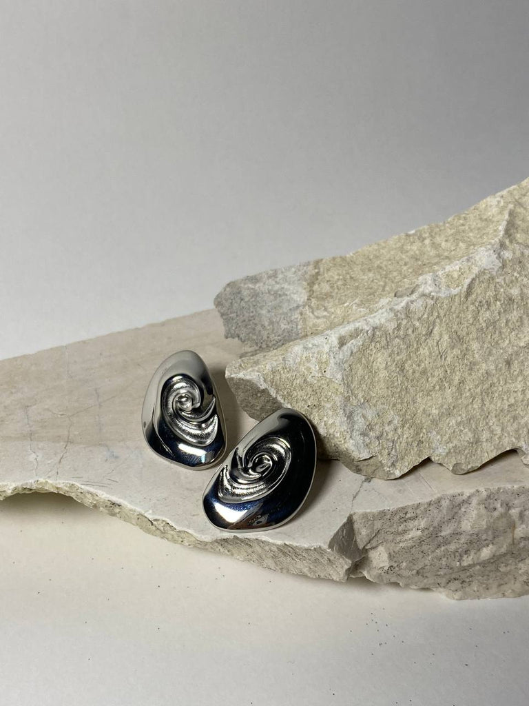 Metallic shell earrings - White Store Armenia