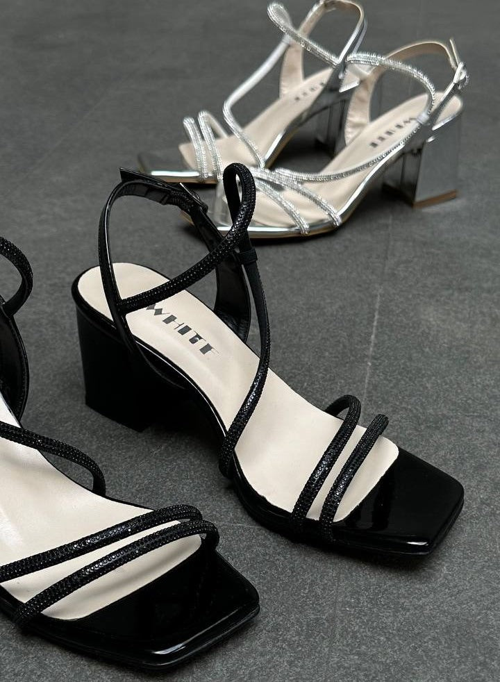 Shoes with asymmetric stripes - White Store Armenia