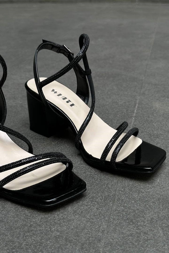 Shoes with asymmetric stripes - White Store Armenia